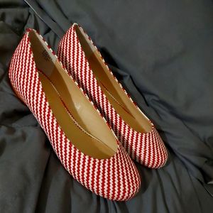 Jeffrey Banks Red and White Ladies Flats NWOB